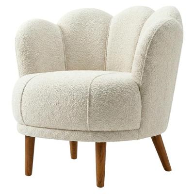 Poltrona Decorativa Flora com Pés Torneados Bouclé Off White Milani Movelaria
