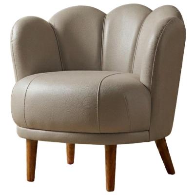 Poltrona Decorativa Flora com Pés Torneados Courino Bege Milani Movelaria