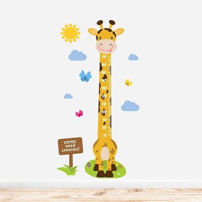 Adesivo de Parede Girafa Régua Crescimento 146CM Amarelo com Nuvens Borboletas e Sol