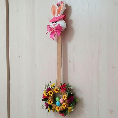 Pendente de Decoração Escapulário Guirlanda Cabeça de Coelho Marrom 70CM