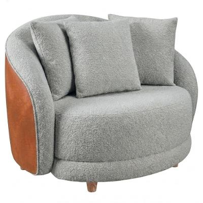 Poltrona Decorativa Maya com Pés Torneados Bouclé e Courino Milani Movelaria
