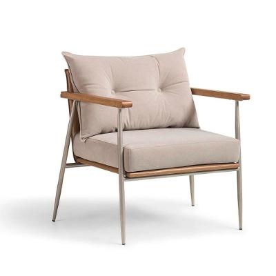 Poltrona Sleek Estofada Base Aço Tecido Fendi