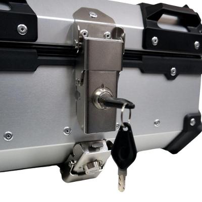 Baú Traseiro para Moto Universal 45L-T-X Capacidade 45L com Fivela em Aço Inoxidável e Liberação
