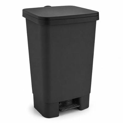 Lixeira com Pedal Haus 50L Plástico Abertura com Pedal Preto Domama
