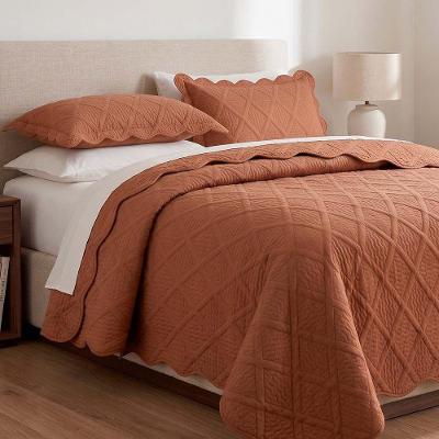 Kit Cobre Leito Copacabana Queen 100% Poliéster Percal 300 Fios Matelassê Castanho Casa Scarpa