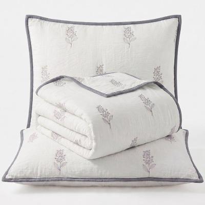 Kit Cobre Leito Colcha Essencial Queen 3 Peças Percal 300 Fios 100% Poliéster Cinza Clara Luz Decora