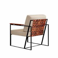 Poltrona Roma Bege Com Rattan E Base Em Metal Preto
