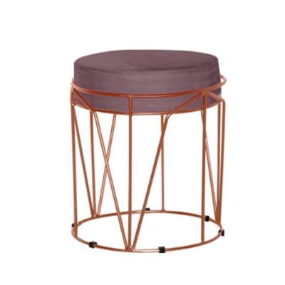 Puff Aramado Babu Com Armação Bronze Estofado Em Suede