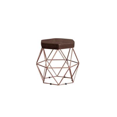 Puff Decorativo Onix Com Armação Bronze Para Sala Em Linho