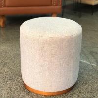 Kit 2 Puff Barcelona Decorativo Com Linho Bege E Base Madeira - 3