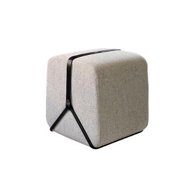 Puff Decorativo Slim Base Preto Fosco E Linho tramado Bege