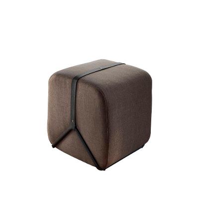 Puff Decorativo Slim Base Preto Fosco E Linho tramado Marrom
