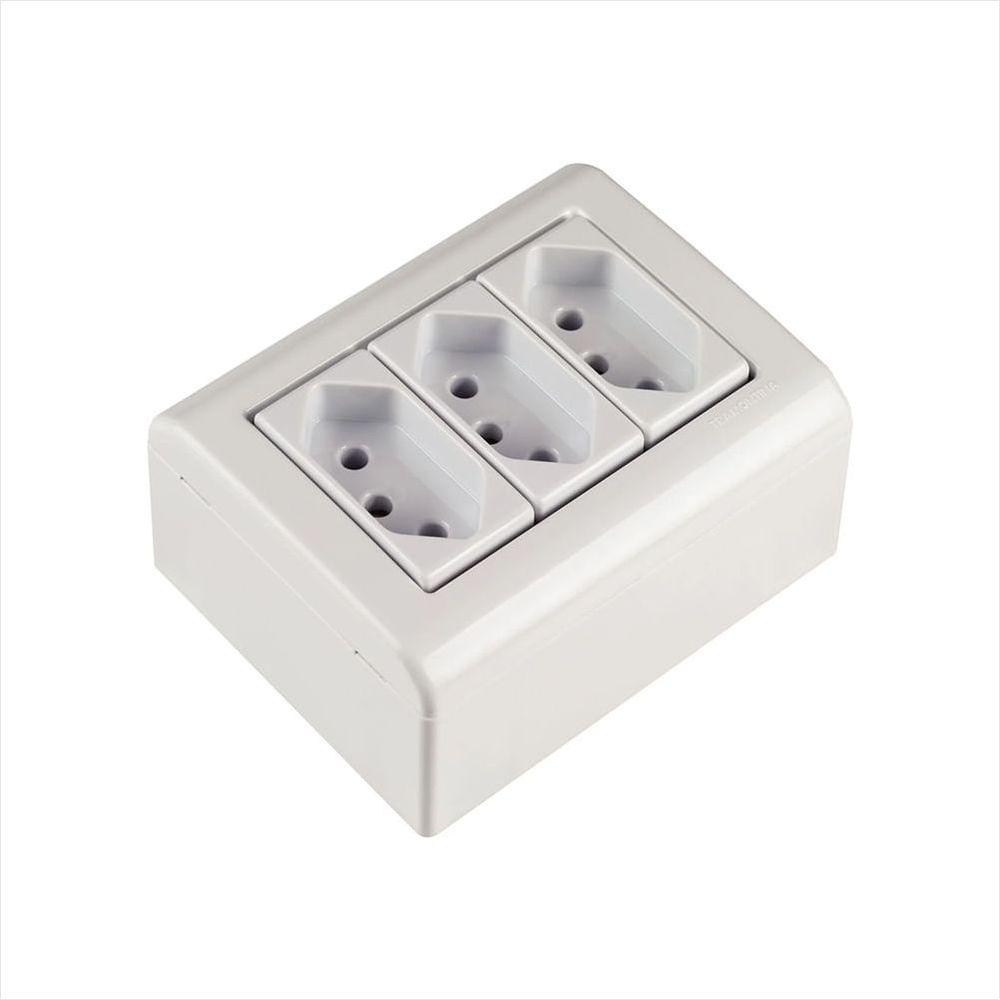 Caixa Com Tampa 3 Tomadas 2P+T 10A/250V - 3