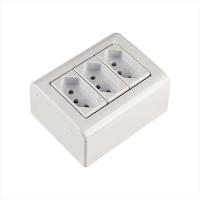 Caixa Com Tampa 3 Tomadas 2P+T 10A/250V - 3