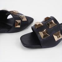 Rasteira Shoestock Spikes Feminina